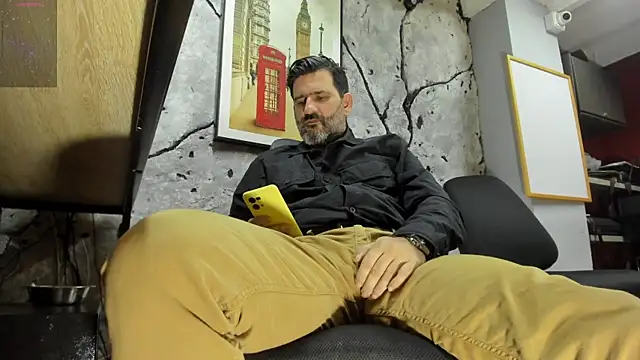Snapshot of Maxi_TheBigDaddy chatting on May 20, 2026, 1:06 pm Maxi TheBigDaddy online show from May 20, 2026, 1:06 pm