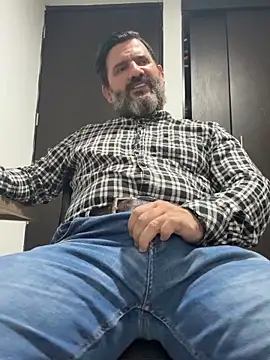 Snapshot of Maxi_TheBigDaddy chatting on June 4, 2026, 11:05 am Maxi TheBigDaddy online show from June 4, 2026, 11:05 am