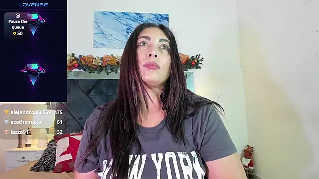 Snapshot of Lauralove_69 chatting on December 12, 2024, 1:53 am Lauralove 69 online show from December 12, 2024, 1:53 am