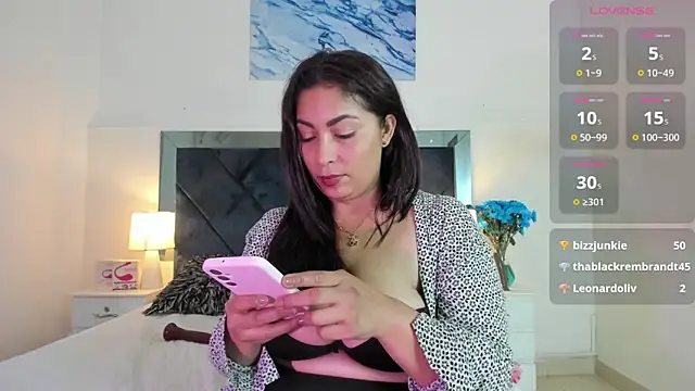 Snapshot of Lauralove_69 chatting on March 7, 2025, 1:53 am Lauralove 69 online show from March 7, 2025, 1:53 am