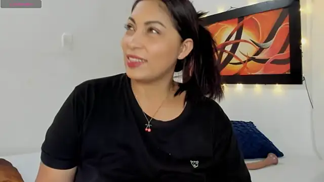 Snapshot of Lauralove_69 chatting on May 5, 2026, 10:29 pm Lauralove 69 online show from May 5, 2026, 10:29 pm