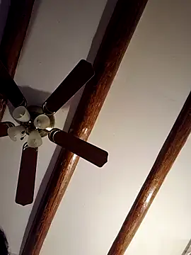 Thicknjuicy1986 online show from March 16, 2026, 7:23 am