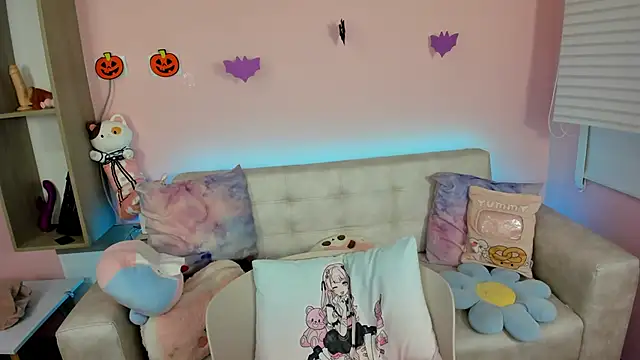 tinysara online show from October 24, 2025, 4:14 pm