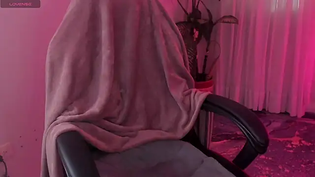 Snapshot of scarlet_miller1 chatting on October 1, 2025, 12:33 pm scarlet miller1 online show from October 1, 2025, 12:33 pm