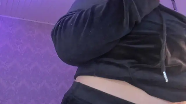 Snapshot of scarlet_miller1 chatting on October 7, 2025, 12:02 pm scarlet miller1 online show from October 7, 2025, 12:02 pm