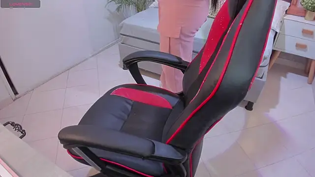 Snapshot of scarlet_miller1 chatting on October 18, 2025, 12:06 pm scarlet miller1 online show from October 18, 2025, 12:06 pm