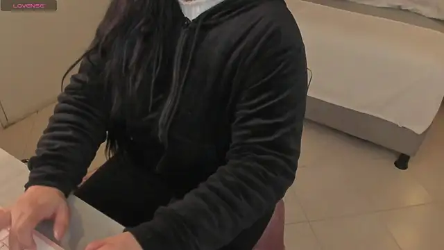 Snapshot of scarlet_miller1 chatting on October 22, 2025, 11:43 am scarlet miller1 online show from October 22, 2025, 11:43 am