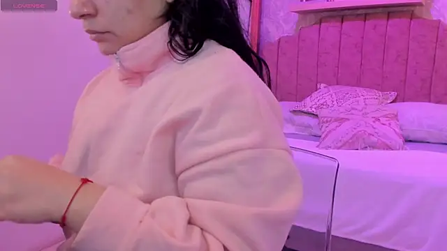 Snapshot of scarlet_miller1 chatting on October 25, 2025, 11:51 am scarlet miller1 online show from October 25, 2025, 11:51 am