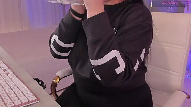 Snapshot of scarlet_miller1 chatting on November 7, 2025, 12:16 pm scarlet miller1 online show from November 7, 2025, 12:16 pm