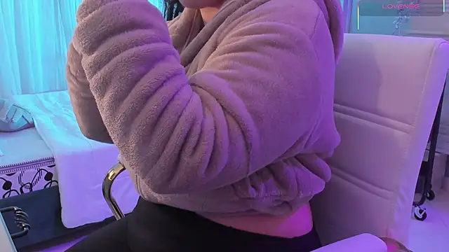 Snapshot of scarlet_miller1 chatting on November 10, 2025, 12:26 pm scarlet miller1 online show from November 10, 2025, 12:26 pm