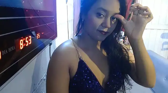 Chiara petterson online show from December 11, 2024, 5:21 am