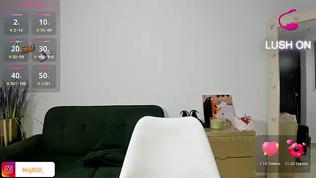 HOTBLACKANDWHITE2 online show from March 22, 2025, 8:04 pm