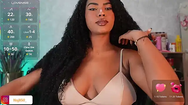 HOTBLACKANDWHITE2 online show from February 19, 2026, 8:38 pm