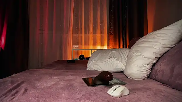 Pi-x-ie online show from February 8, 2026, 4:10 pm