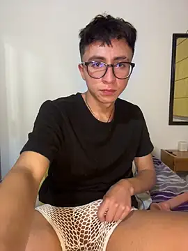 CamiRojas boy online show from June 10, 2026, 3:50 am