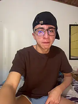 CamiRojas boy online show from June 16, 2026, 4:04 am