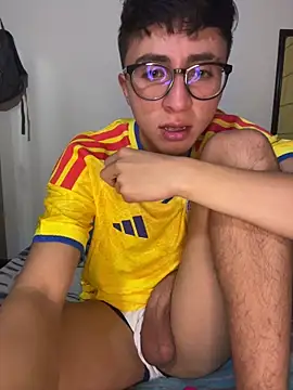 CamiRojas boy online show from June 18, 2026, 4:57 am