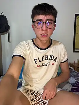 CamiRojas boy online show from June 20, 2026, 3:53 am