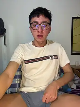 CamiRojas boy online show from June 22, 2026, 4:09 am