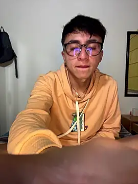 CamiRojas boy online show from July 7, 2026, 3:42 am