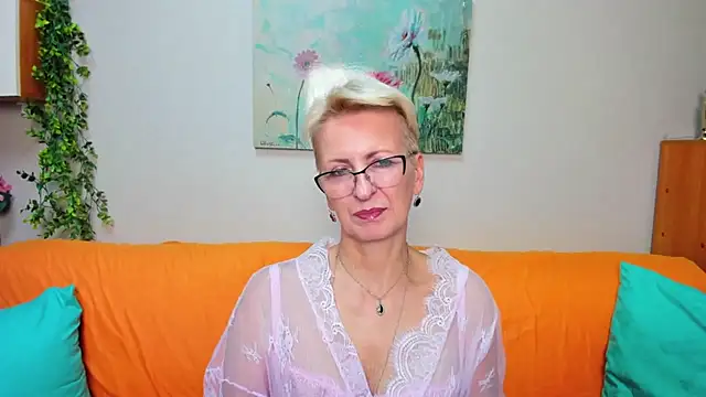 iamyourdream89 online show from November 19, 2025, 1:22 pm