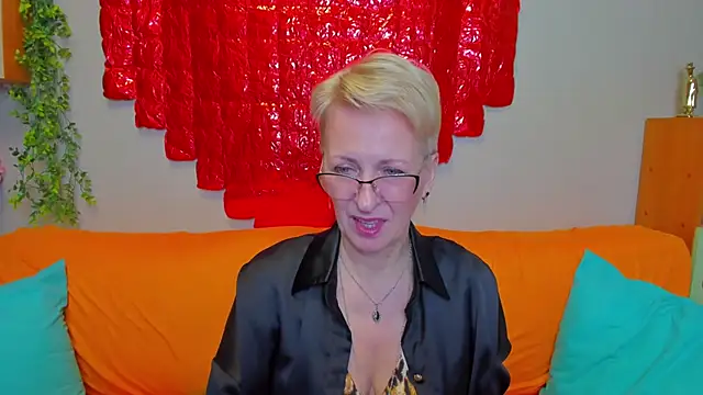 iamyourdream89 online show from February 20, 2026, 10:10 pm