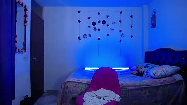 Snapshot of pinky_violeta chatting on March 4, 2025, 3:15 pm pinky violeta online show from March 4, 2025, 3:15 pm