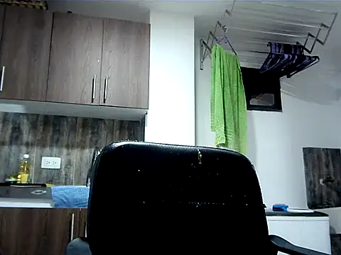 Snapshot of axeldaviid chatting on March 5, 2025, 12:59 am axeldaviid online show from March 5, 2025, 12:59 am