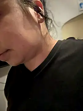 kimmiakiss22 online show from November 7, 2025, 6:19 pm