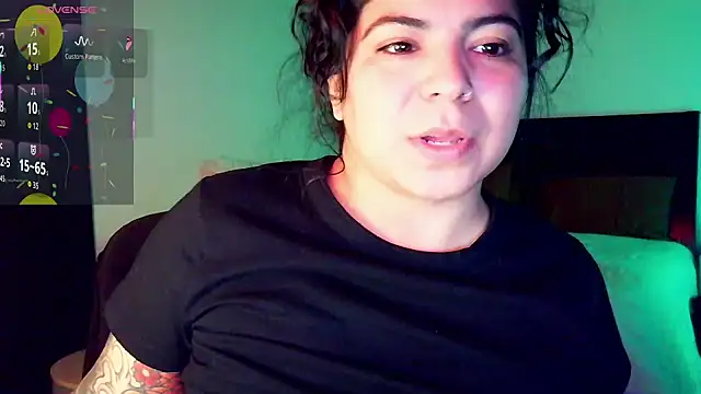 kimmiakiss22 online show from November 17, 2025, 11:54 pm