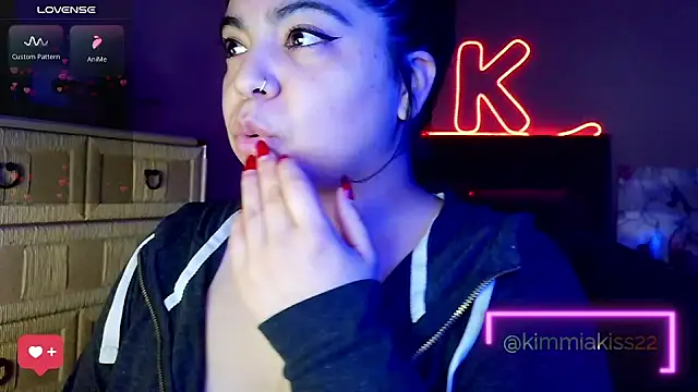 kimmiakiss22 online show from February 27, 2026, 12:54 am