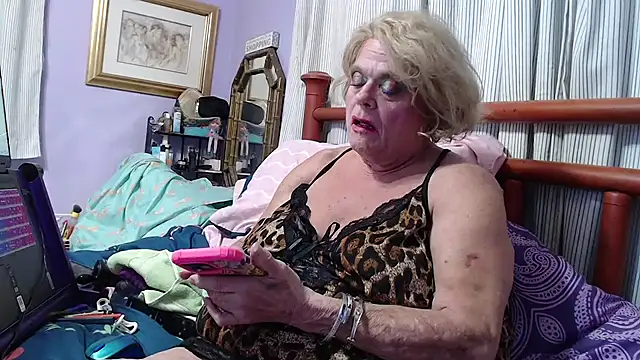 Snapshot of BigClitMelody chatting on January 6, 2025, 3:42 am BigClitMelody online show from January 6, 2025, 3:42 am