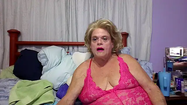 Snapshot of BigClitMelody chatting on September 24, 2025, 11:08 pm BigClitMelody online show from September 24, 2025, 11:08 pm