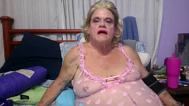 Snapshot of BigClitMelody chatting on October 10, 2025, 12:20 am BigClitMelody online show from October 10, 2025, 12:20 am