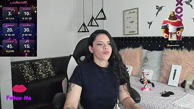 natasha logan  online show from December 6, 2024, 7:21 am