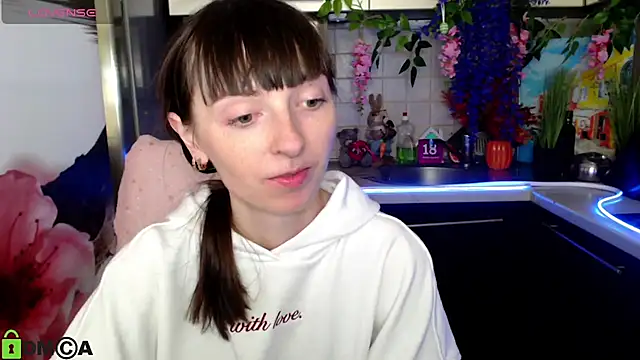 TayanaJons online show from April 1, 2026, 7:09 am