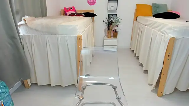 18perfecttits online show from November 16, 2025, 11:38 am