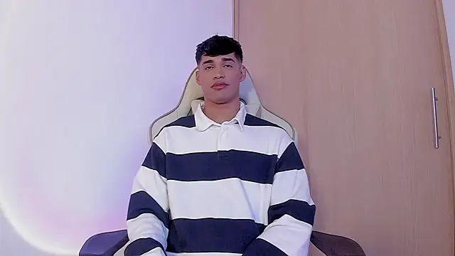 Snapshot of Jimmy_Leeh_ chatting on December 1, 2024, 9:37 pm Jimmy Leeh online show from December 1, 2024, 9:37 pm