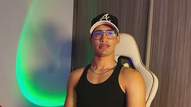 Snapshot of Jimmy_Leeh_ chatting on October 12, 2025, 11:15 pm Jimmy Leeh online show from October 12, 2025, 11:15 pm