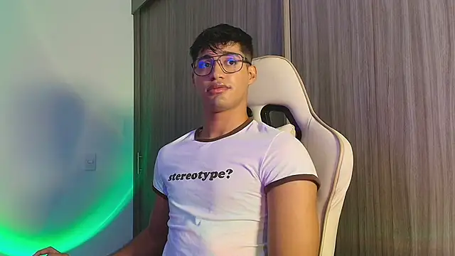 Snapshot of Jimmy_Leeh_ chatting on October 19, 2025, 9:15 pm Jimmy Leeh online show from October 19, 2025, 9:15 pm