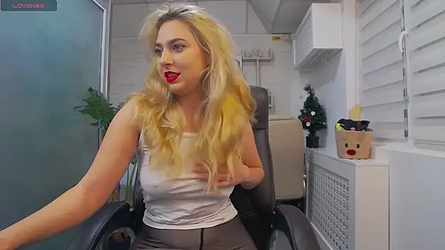 AvaBlue  online show from December 28, 2024, 4:08 am