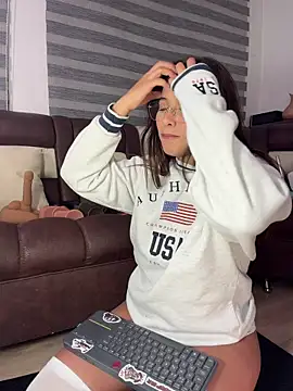 crystal bunny7 online show from June 13, 2026, 3:26 am