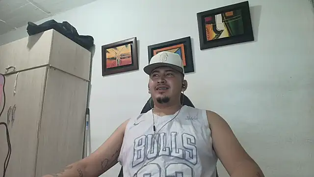 Snapshot of myke_andrade chatting on November 6, 2025, 1:06 am myke andrade online show from November 6, 2025, 1:06 am