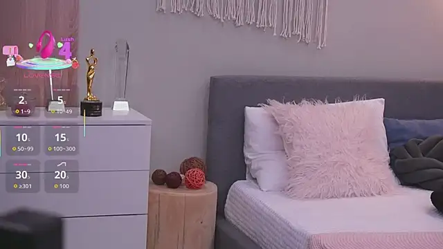 Snapshot of Molly_Jons chatting on November 21, 2025, 1:04 am Molly Jons online show from November 21, 2025, 1:04 am