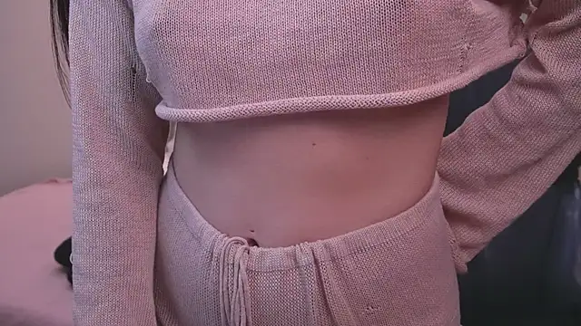 Snapshot of Molly_Jons chatting on February 3, 2026, 1:04 am Molly Jons online show from February 3, 2026, 1:04 am