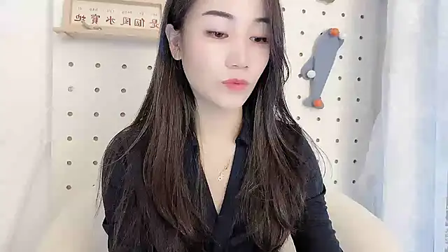 Snapshot of MIa59 chatting on November 26, 2025, 12:22 am MIa59 online show from November 26, 2025, 12:22 am