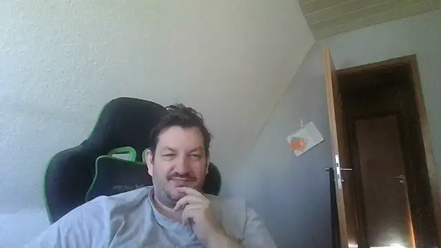 Golffahrer1982 online show from April 18, 2026, 7:12 am