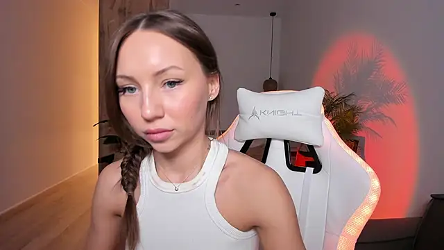 LilyRaisa online show from January 18, 2026, 4:16 am