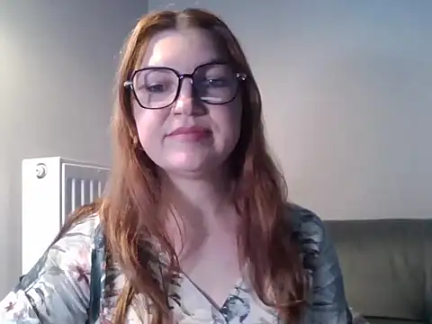 Snapshot of MartinePrettyFeet chatting on November 19, 2025, 7:08 am MartinePrettyFeet online show from November 19, 2025, 7:08 am