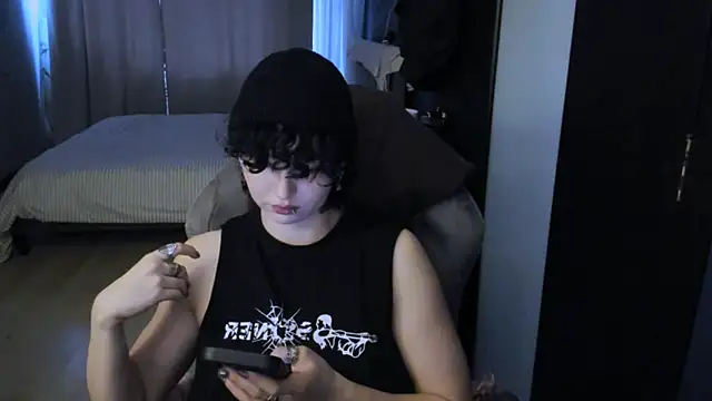 Snapshot of MiraiiTae chatting on December 6, 2024, 9:21 am MiraiiTae online show from December 6, 2024, 9:21 am